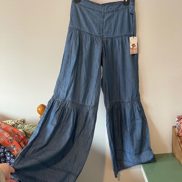 Sincerly Jules Pants - Flowy denim pants NWT